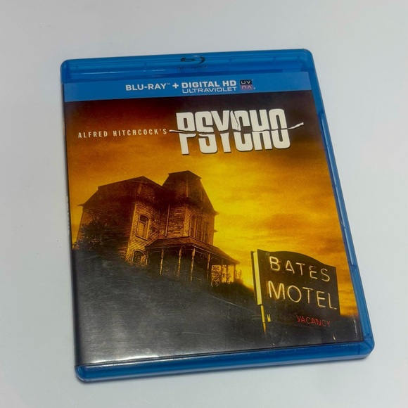 PSYCHO Blu-ray & Digital HD release of Alfred Hitchcock's 1960 film - Picture 1 of 3